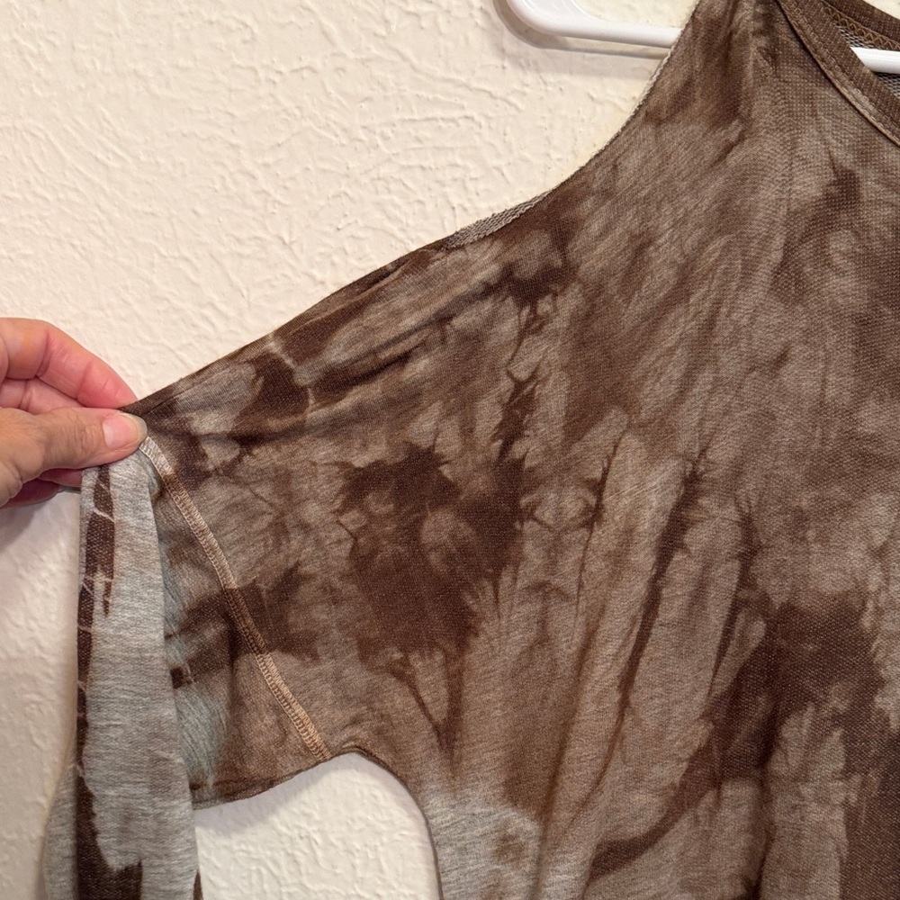 🐻🐻🐻3 for 12$🐻🐻🐻Brown Tie-Dye Cold Shoulder Women's Top-medium - Picture 2 of 10
